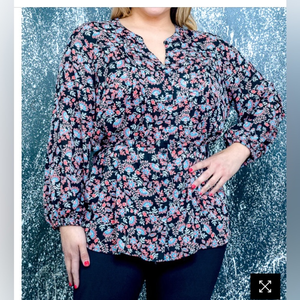 NWT Plus Size Black Floral Long Sleeves Button Down Tunic Top with Self Tie.